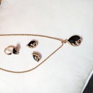 Elegant Black and Gold Jewelry Set